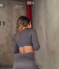 TOP SEAMLESS MANGA LARGA GRIS OSCURO